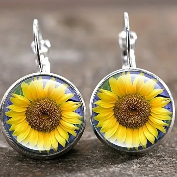 Sunflower 🌻 Earrings - Picture 1 of 3